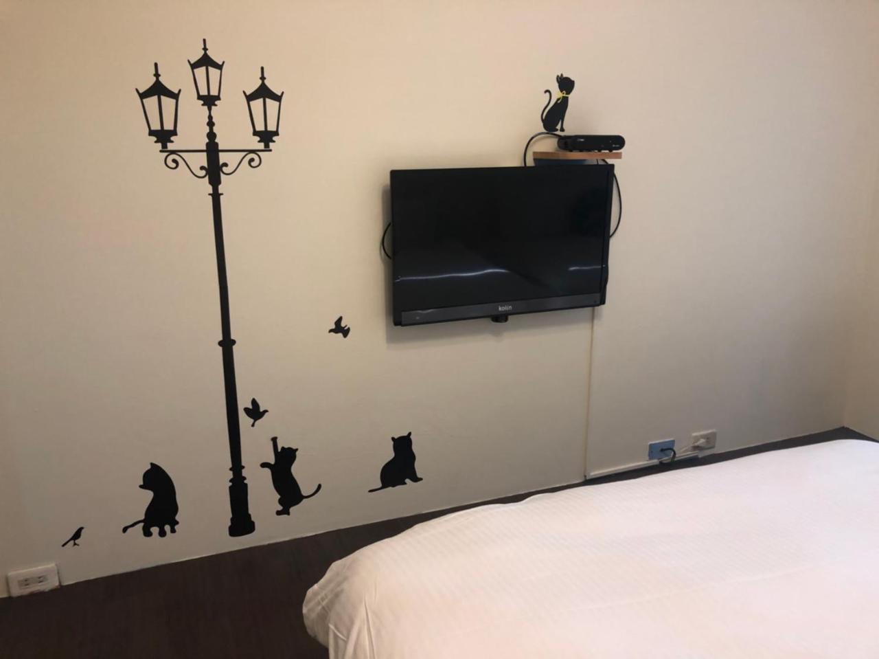Happines Trip Inn Taichung Bagian luar foto
