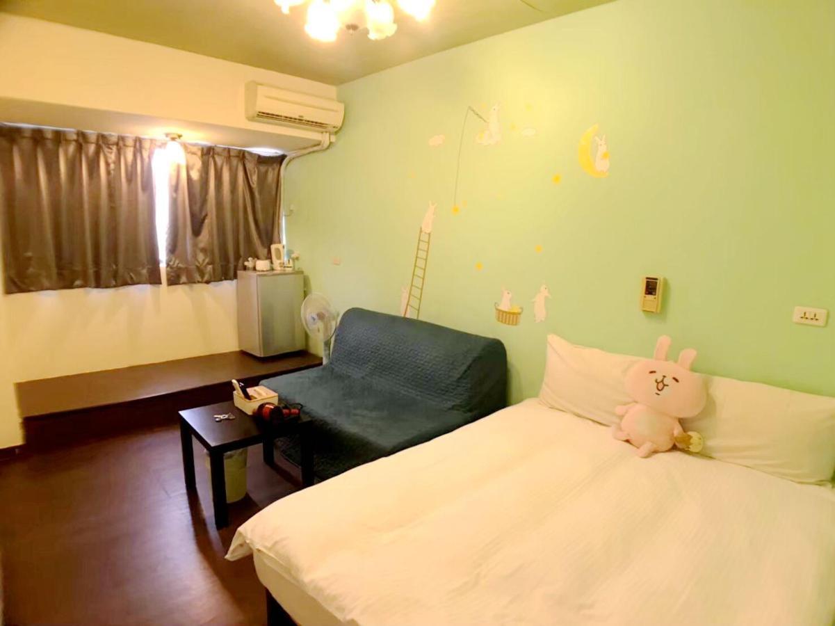 Happines Trip Inn Taichung Bagian luar foto