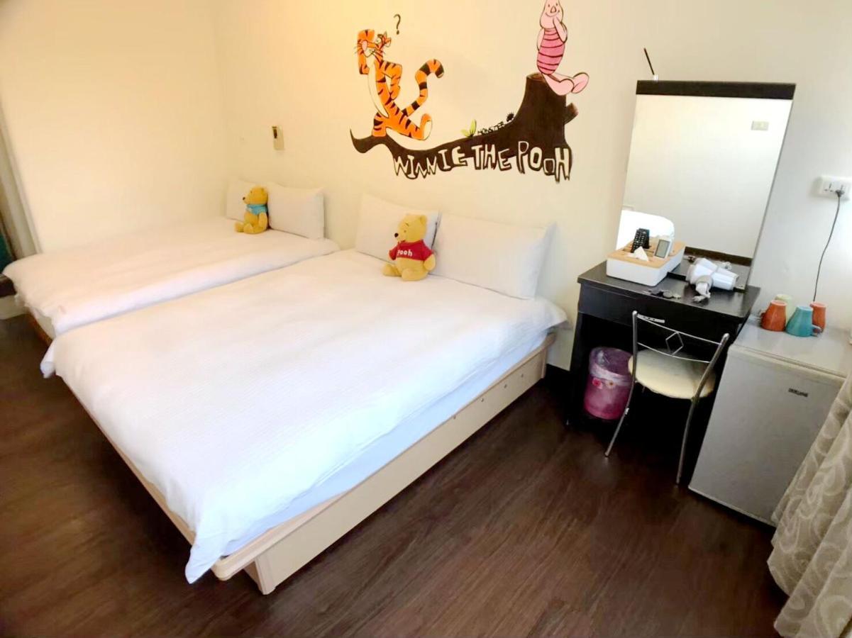 Happines Trip Inn Taichung Bagian luar foto