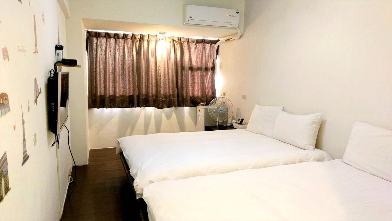Happines Trip Inn Taichung Bagian luar foto