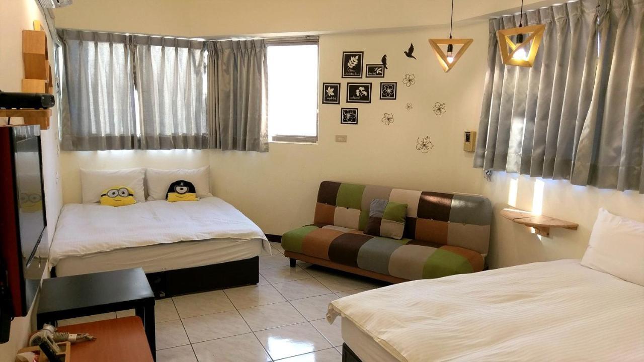 Happines Trip Inn Taichung Bagian luar foto