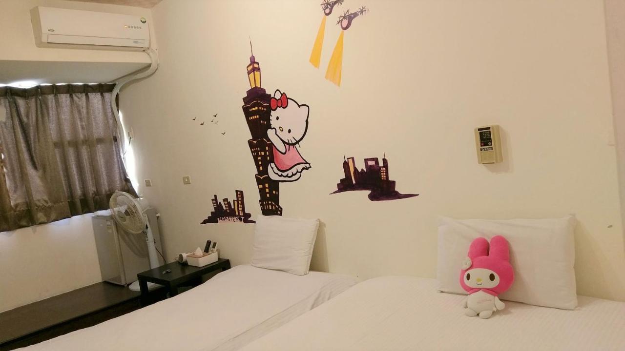 Happines Trip Inn Taichung Bagian luar foto