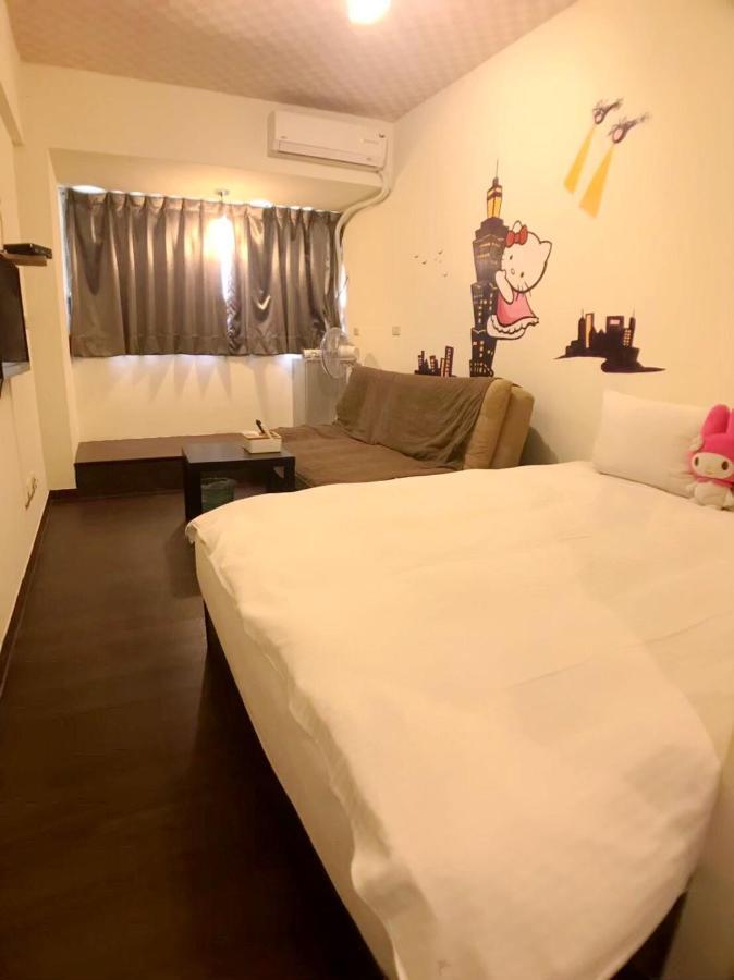 Happines Trip Inn Taichung Bagian luar foto