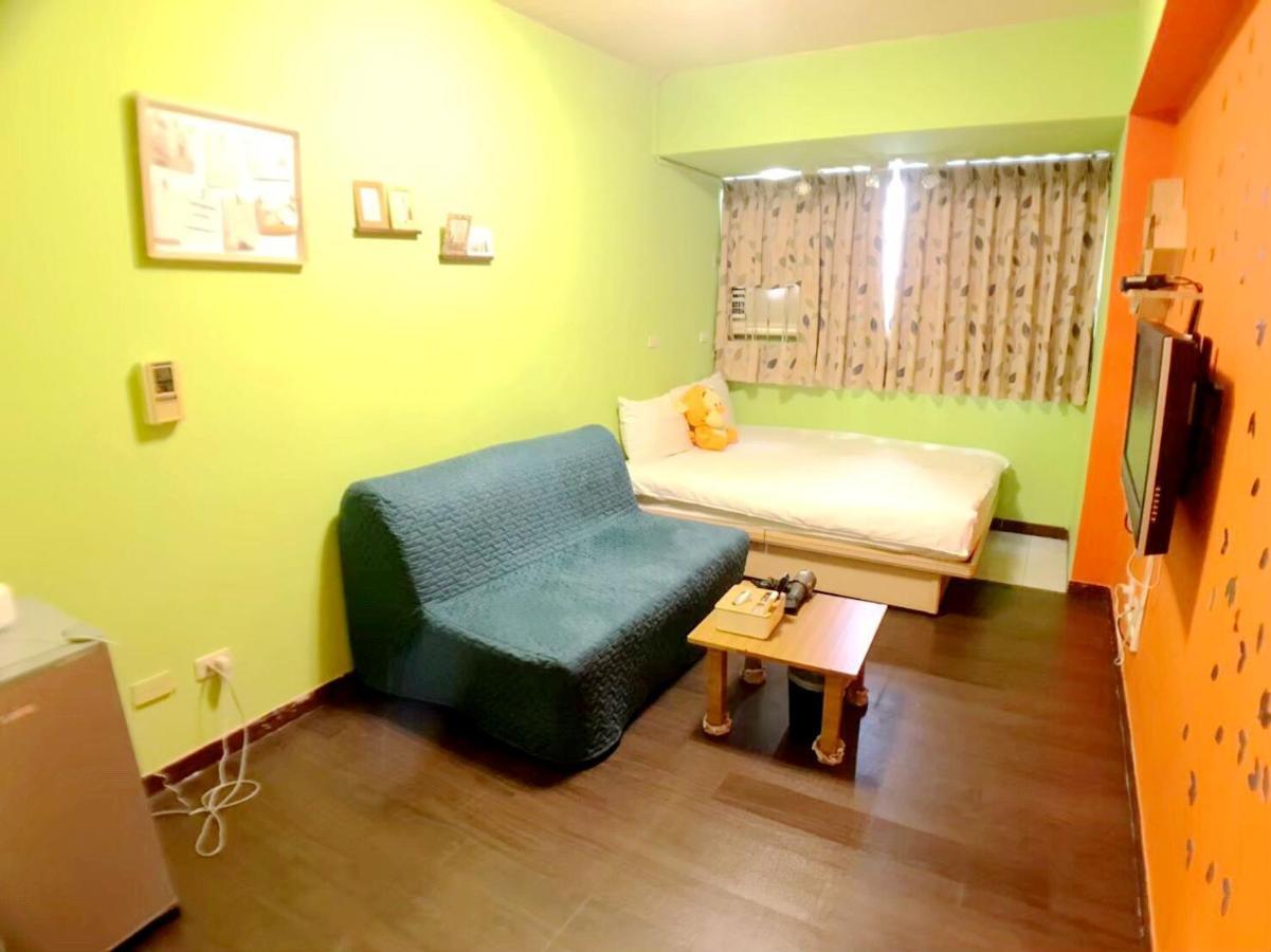 Happines Trip Inn Taichung Bagian luar foto